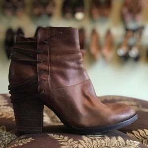 Steve Madden Cognac laceup western distressed boot